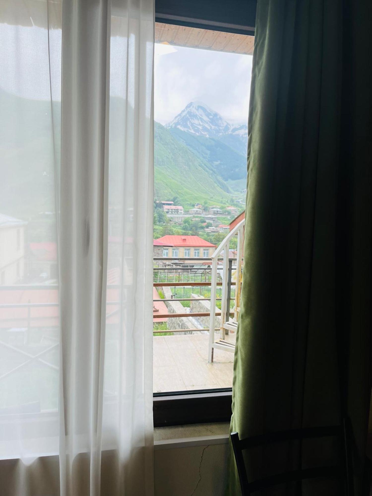 Soso Burduli'S Guesthouse Kazbegi Ngoại thất bức ảnh
