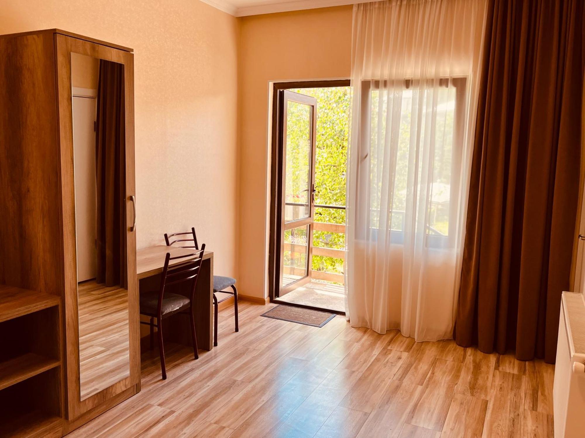 Soso Burduli'S Guesthouse Kazbegi Ngoại thất bức ảnh