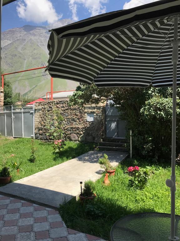 Soso Burduli'S Guesthouse Kazbegi Ngoại thất bức ảnh